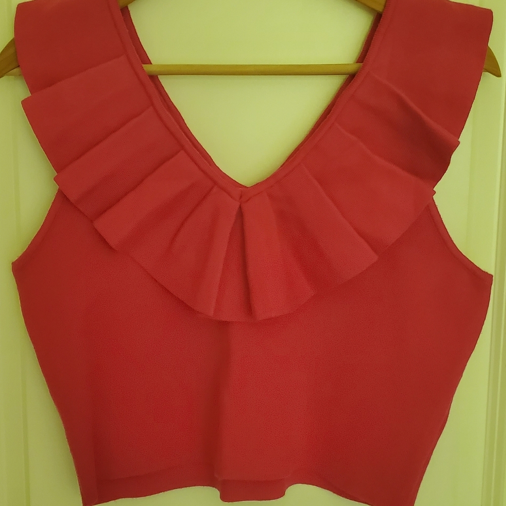 Pink sleveless top and skirt set